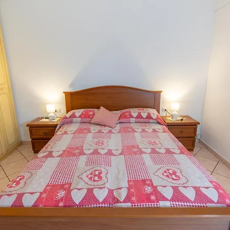 House Of Camellias - Ground Floor With Garden Lejlighed