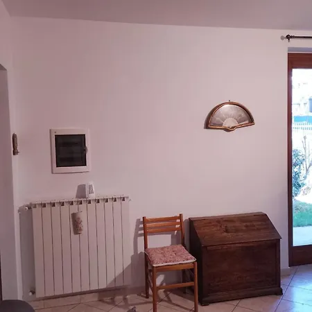 House Of Camellias - Ground Floor With Garden Lejlighed Besozzo