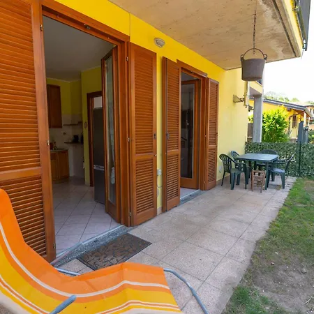 House Of Camellias - Ground Floor With Garden Besozzo