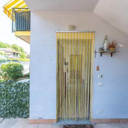 House Of Camellias - Ground Floor With Garden Lejlighed Besozzo