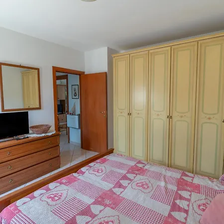 House Of Camellias - Ground Floor With Garden