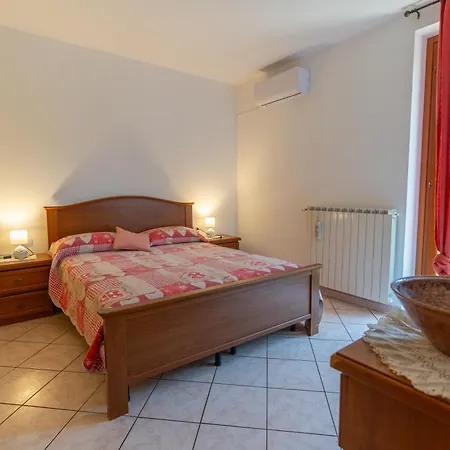 House Of Camellias - Ground Floor With Garden