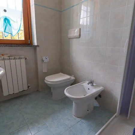 House Of Camellias - Ground Floor With Garden Appartement Besozzo