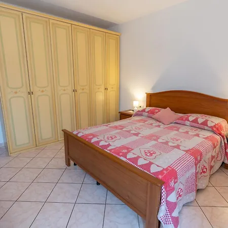 House Of Camellias - Ground Floor With Garden