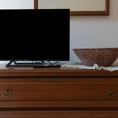 House Of Camellias - Ground Floor With Garden Besozzo