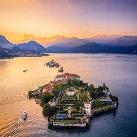 House Of Camellias - Ground Floor With Garden Besozzo