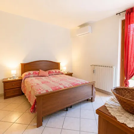 House Of Camellias - Ground Floor With Garden Apartament