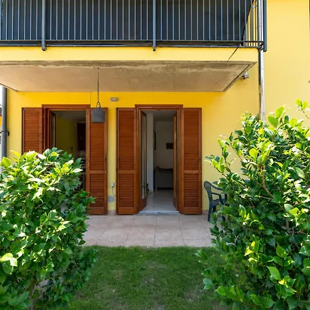 House Of Camellias - Ground Floor With Garden Apartament *