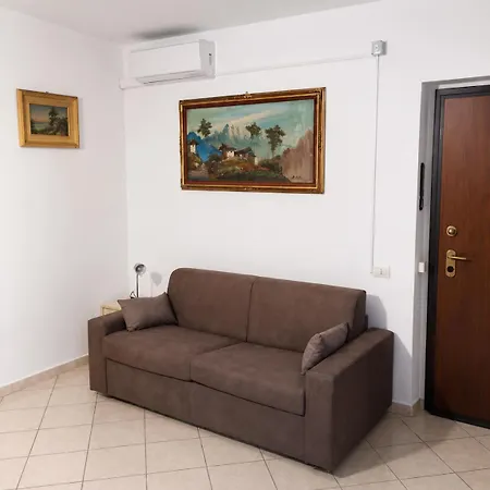 House Of Camellias - Ground Floor With Garden * Besozzo