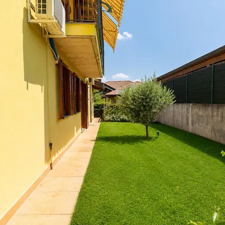 House Of Camellias - Ground Floor With Garden Apartament Besozzo