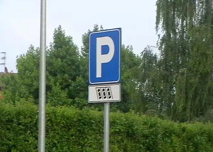 House Of Camellias - Ground Floor With Garden