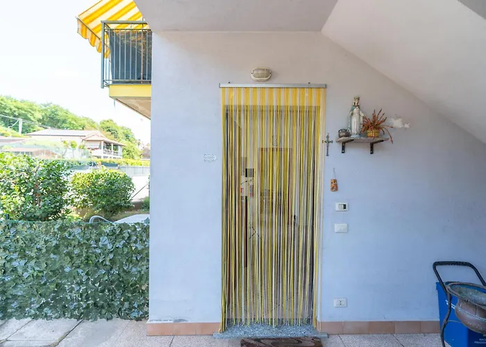 House Of Camellias - Ground Floor With Garden Lejlighed Besozzo