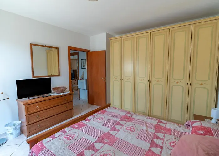 House Of Camellias - Ground Floor With Garden