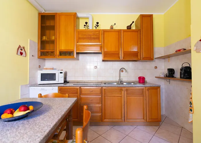 Apartamento House Of Camellias - Ground Floor With Garden Besozzo