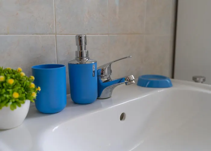 House Of Camellias - Ground Floor With Garden