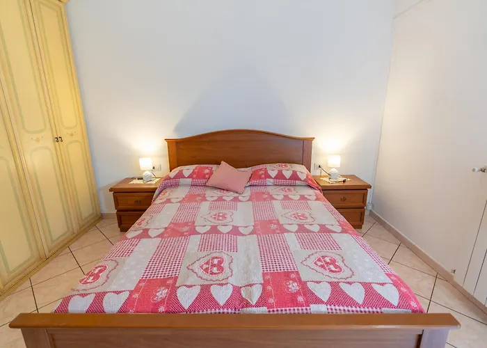 House Of Camellias - Ground Floor With Garden Apartman