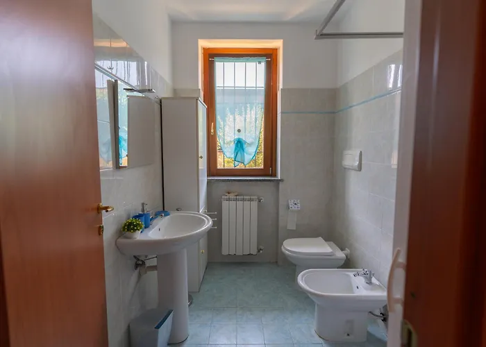 House Of Camellias - Ground Floor With Garden Apartman