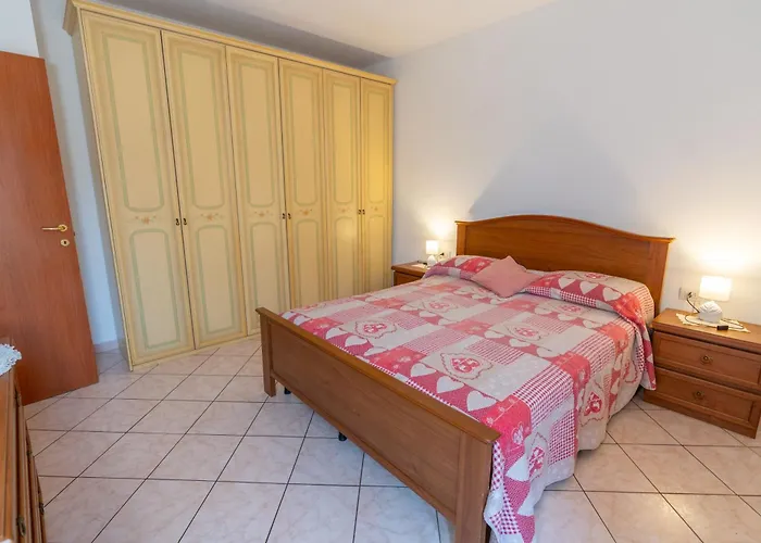 House Of Camellias - Ground Floor With Garden