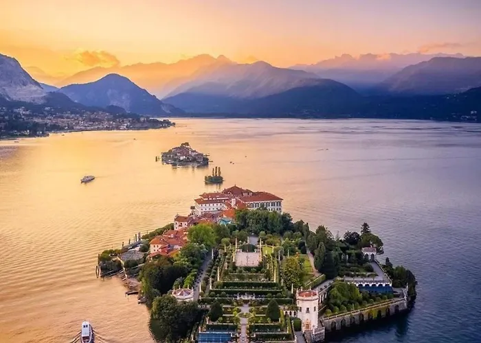 House Of Camellias - Ground Floor With Garden Besozzo