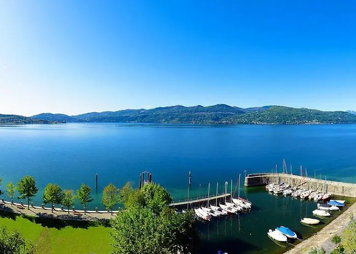 Apartament House Of Camellias - Ground Floor With Garden Besozzo