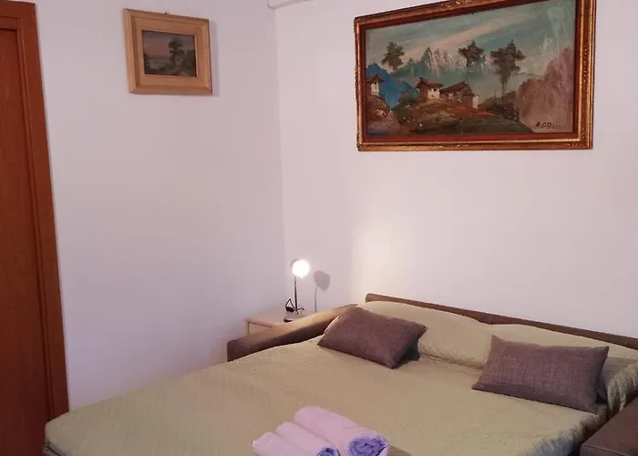 Apartman House Of Camellias - Ground Floor With Garden Besozzo