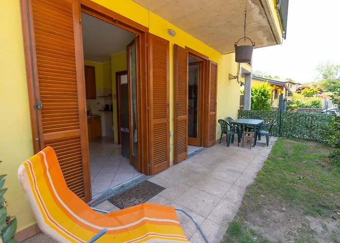 House Of Camellias - Ground Floor With Garden Besozzo