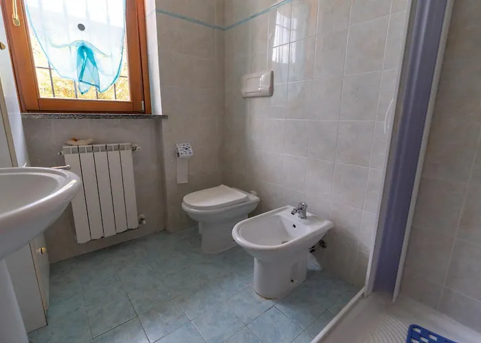 House Of Camellias - Ground Floor With Garden Appartement Besozzo