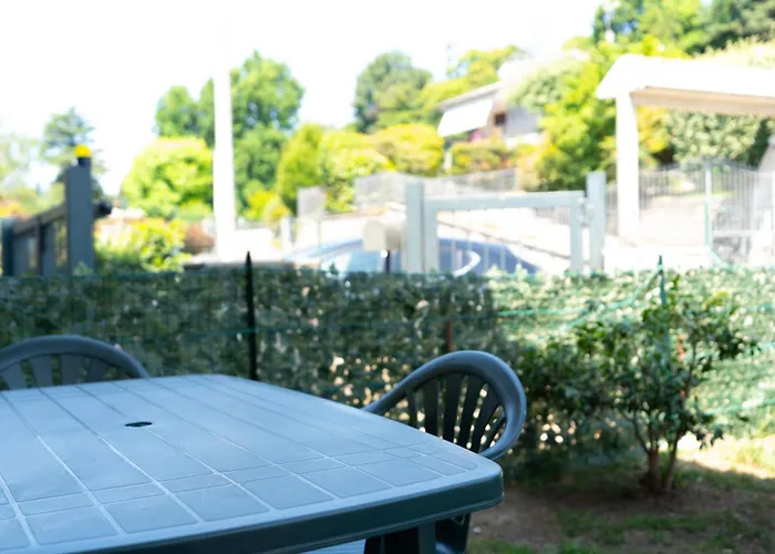 House Of Camellias - Ground Floor With Garden アパート Besozzo